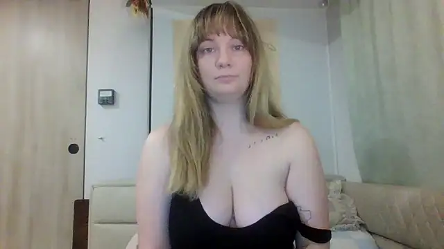 emerieskye20 online show from December 4, 6:19 pm