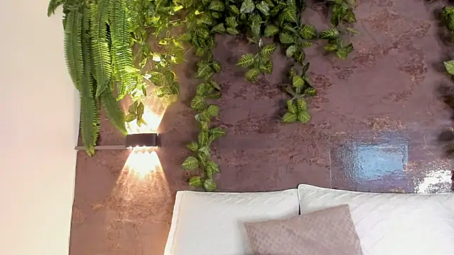 emily hunter12 online show from April 16, 2:06 pm