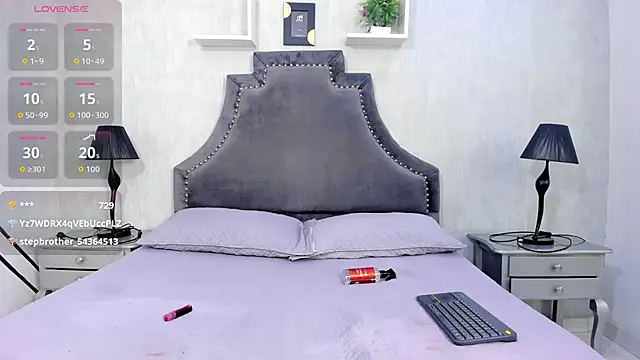 Snapshot of LaurenSnow chatting on October 10, 2:33 pm LaurenSnow online show from October 10, 2:33 pm