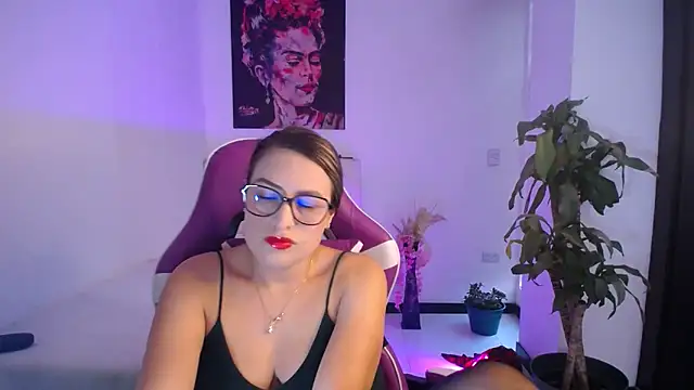 esmeraldaa230 online show from November 22, 7:38 pm