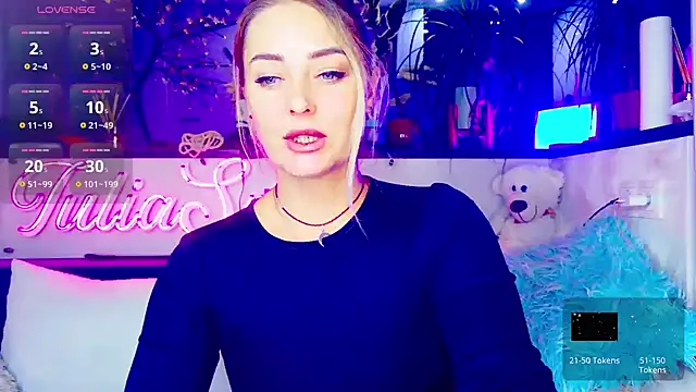 Snapshot of _JuliaSpace_ chatting on September 30, 5:18 pm JuliaSpace online show from September 30, 5:18 pm
