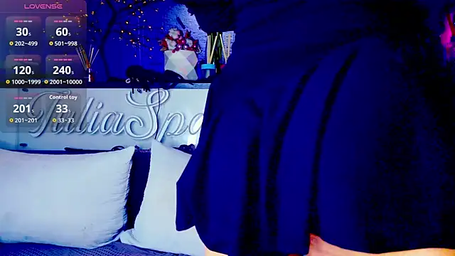 Snapshot of _JuliaSpace_ chatting on October 18, 4:32 pm JuliaSpace online show from October 18, 4:32 pm