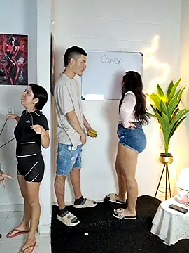 royalgirls x online show from March 3, 2:06 am