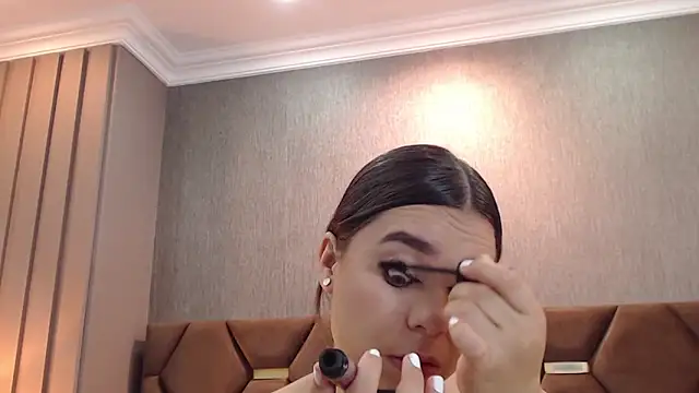 ThaniaJones online show from April 14, 12:05 pm