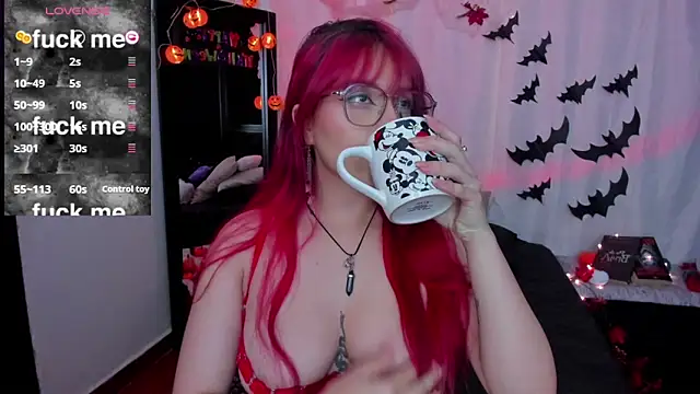 Snapshot of Dafne_Moon chatting on October 9, 2:37 am Dafne Moon online show from October 9, 2:37 am