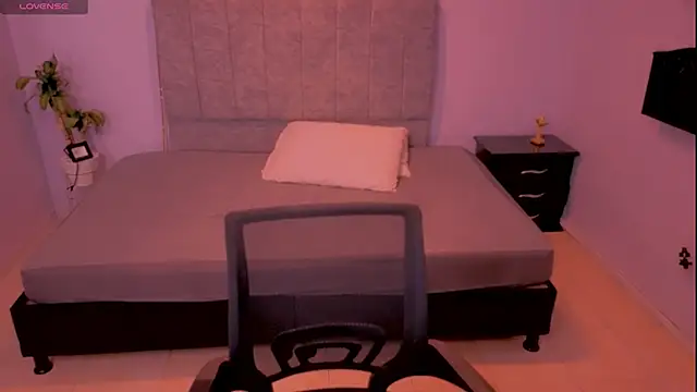 Lana stone  online show from November 22, 3:31 am