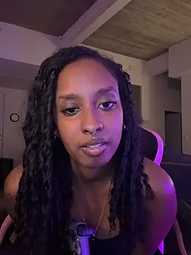 Your Paris online show from March 10, 2:15 am