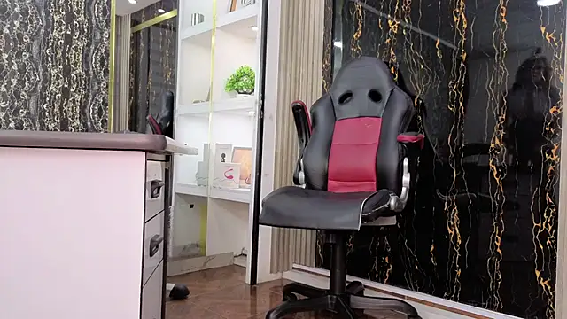 MissEscarleth online show from March 13, 2:02 am