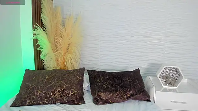 IsabelleFoxx  online show from February 4, 10:13 pm