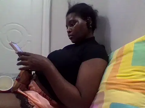 queenzuena online show from July 4, 8:05 pm