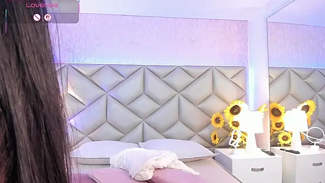 Brenda Garcia online show from December 2, 8:11 pm