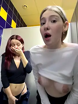 Molllyyyyuggg online show from December 1, 8:00 pm