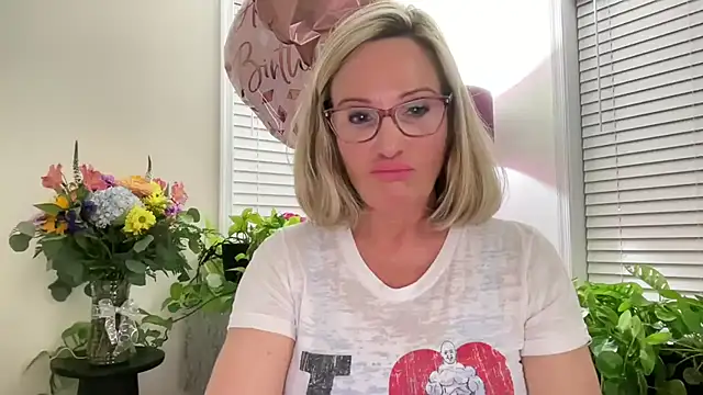 Milf Goddess online show from July 4, 5:03 am