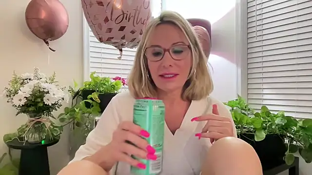 Milf Goddess online show from June 13, 5:16 am