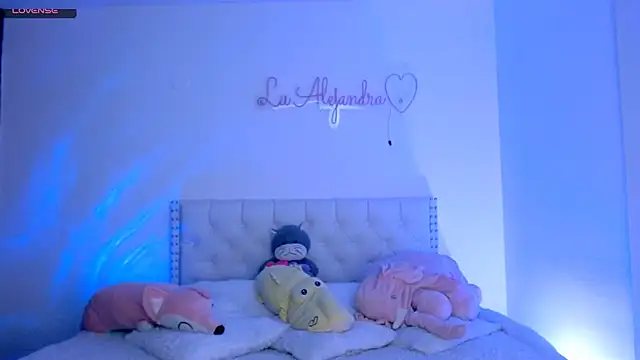 Snapshot of alee_lenoxx chatting on September 30, 12:11 pm alee lenoxx online show from September 30, 12:11 pm