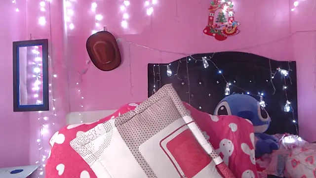 NikkiRous  online show from November 7, 3:50 pm