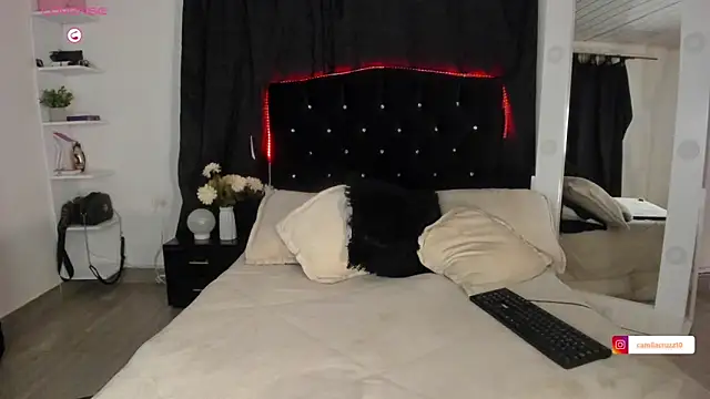 cami cruzz online show from December 4, 8:53 pm