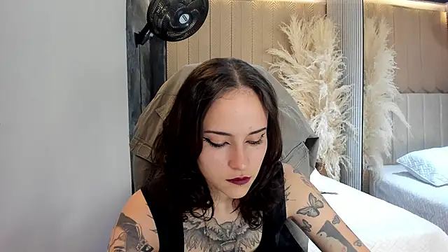 AnnyThompson  online show from April 18, 10:42 pm