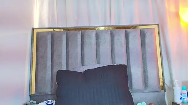 Zoe Curvy online show from February 26, 12:59 pm