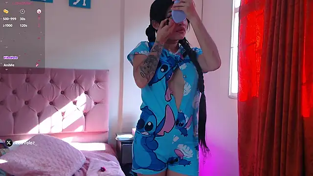 lauvelez   online show from March 26, 1:24 pm