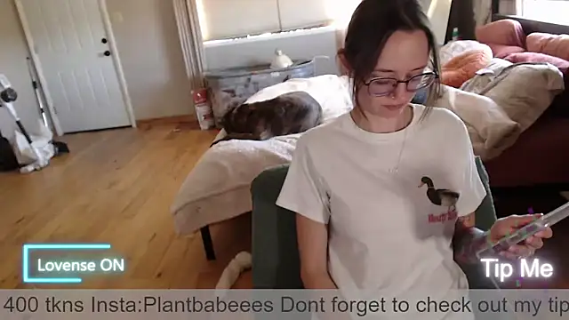 Plantbabeee online show from April 22, 7:22 pm