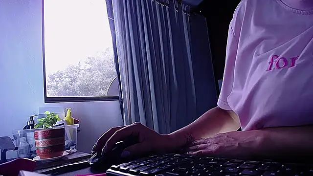 Maira B online show from November 15, 6:42 pm