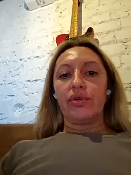 Miss    Mia  online show from September 28, 8:52 am