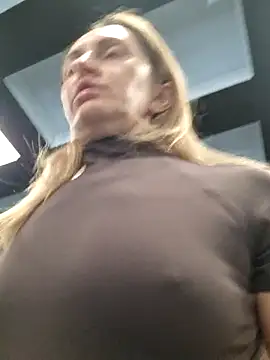 Miss    Mia  online show from March 10, 9:35 am