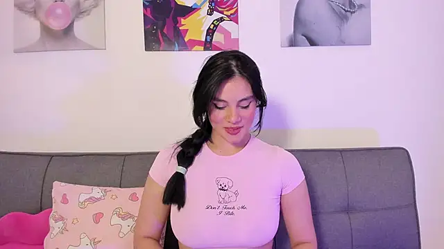 Maylin Garcia online show from May 23, 1:37 am
