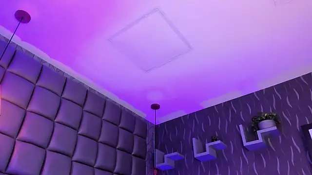 megan woll online show from December 18, 8:13 pm