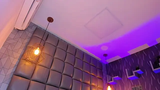 megan woll online show from September 19, 8:30 pm