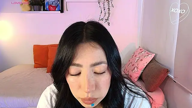 lilyy evanss online show from April 9, 10:26 pm