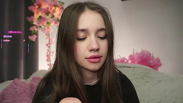 AmiLewis online show from November 18, 1:17 am