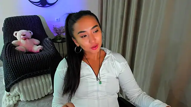 worldofkim online show from September 17, 9:24 pm