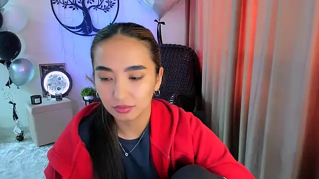 worldofkim online show from March 18, 7:46 am