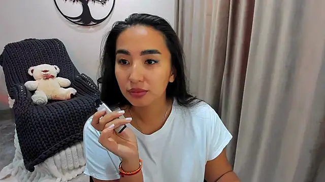 worldofkim online show from October 22, 6:29 am