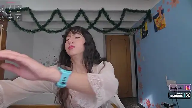 leslyyu online show from December 3, 8:22 pm