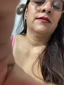 Snapshot of brendasexywet chatting on October 18, 8:21 pm brendasexywet online show from October 18, 8:21 pm