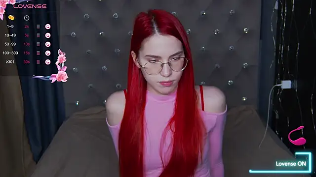 Snapshot of EmilyKents chatting on October 10, 2:05 am EmilyKents online show from October 10, 2:05 am