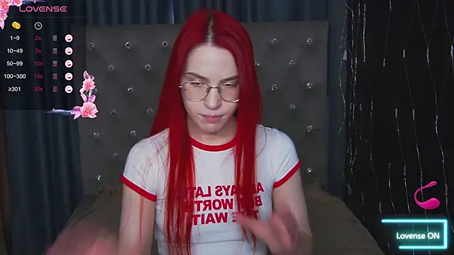 Snapshot of EmilyKents chatting on October 7, 1:54 am EmilyKents online show from October 7, 1:54 am