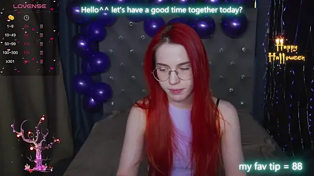 Snapshot of EmilyKents chatting on October 21, 1:20 am EmilyKents online show from October 21, 1:20 am