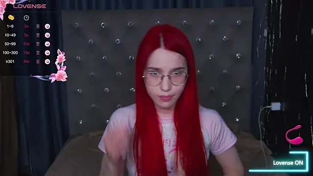 Snapshot of EmilyKents chatting on September 22, 1:48 am EmilyKents online show from September 22, 1:48 am