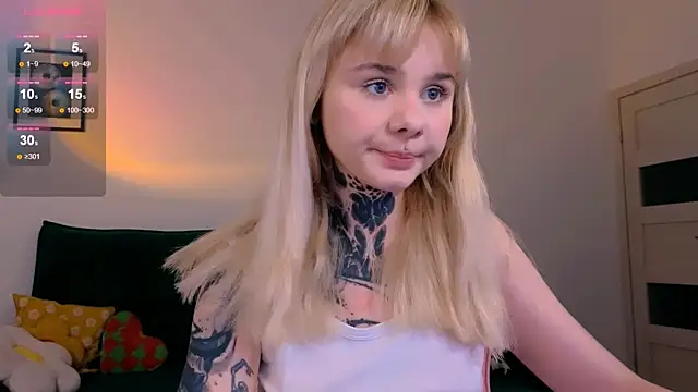 Britney Lynch online show from April 18, 5:59 pm