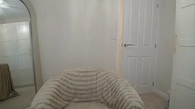 BeccaBailey online show from December 5, 8:10 pm