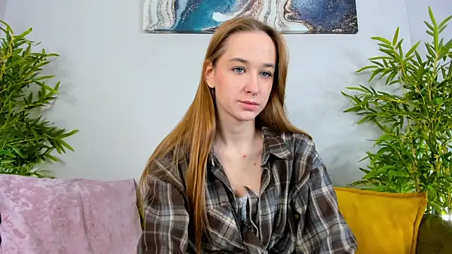 Snapshot of Sweett_Monica chatting on October 8, 12:59 am Sweett Monica online show from October 8, 12:59 am