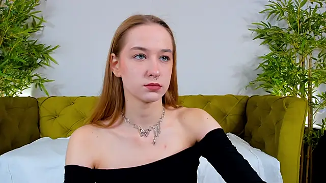 Snapshot of Sweett_Monica chatting on October 1, 12:59 am Sweett Monica online show from October 1, 12:59 am