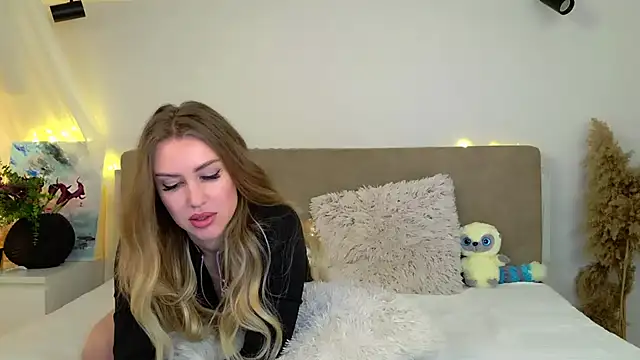 LuisaSin online show from March 3, 10:43 am