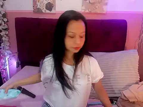 candysmitxxx online show from April 20, 2:25 am