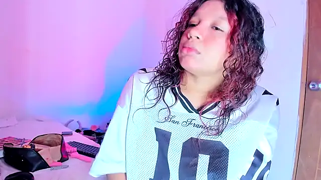 Emily Coper18 online show from March 30, 2:38 pm