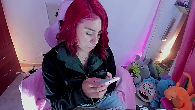 saralolo420 online show from April 17, 11:40 pm